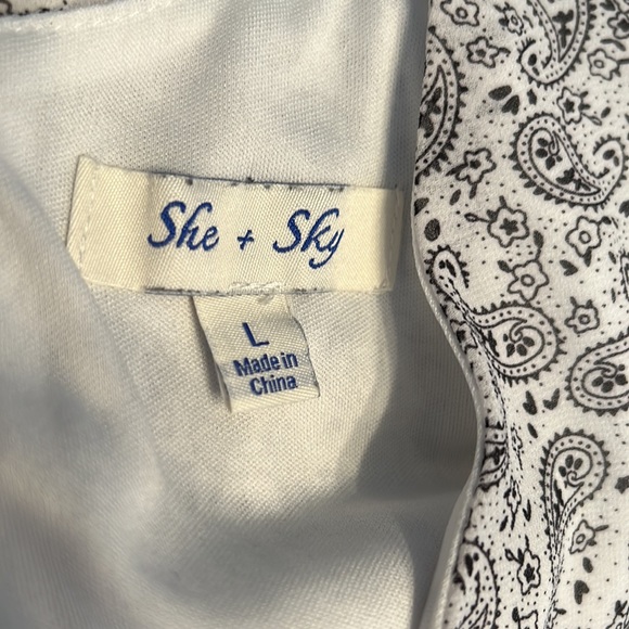 She & Sky Black White Paisley Romper deep V back size large - Picture 11 of 11